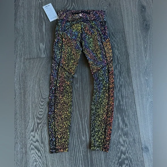 Lululemon Speed Tight V SE 28" in Rainbow Reflective Size 4 - Picture 8 of 12